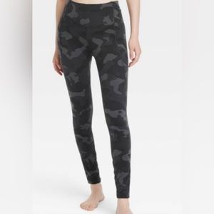 Old Navy High-Rise Camo Go-Dry Leggings